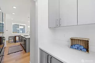 2726 NE Blakeley St, Seattle, WA 98105 - Photo 18