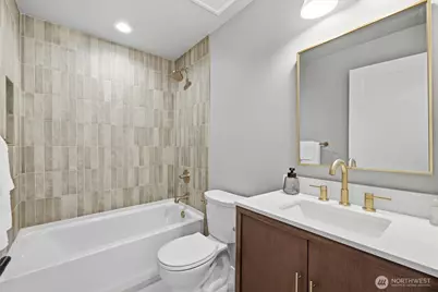 2726 NE Blakeley Street, Seattle, WA 98105 - Photo 6