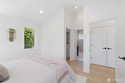 2726 NE Blakeley Street, Seattle, WA 98105 - Photo 24