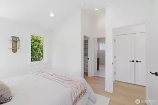 2726 NE Blakeley St, Seattle, WA 98105 - Photo 24
