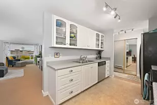 9416 1st Ave NE, Seattle, WA 98115 - Photo 10