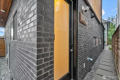 1116 13th Avenue #D, Seattle, WA 98122 - Photo 2