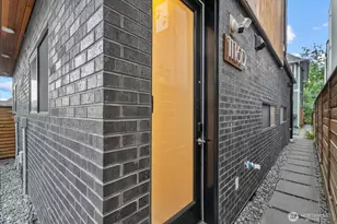 1116 13th Ave, Seattle, WA 98122 - Photo 2
