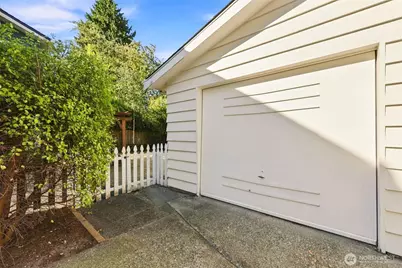 6745 1st Avenue NW, Seattle, WA 98117 - Photo 32