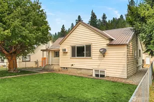 403 E 3rd St, Cle Elum, WA 98922 - Photo 2