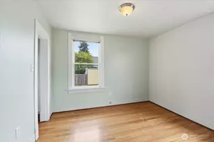 308 NE 50th St, Seattle, WA 98105 - Photo 10