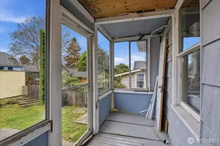 308 NE 50th St, Seattle, WA 98105 - Photo 16