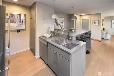 2419 8th Avenue N #403, Seattle, WA 98109 - Photo 10