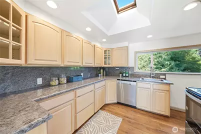 11526 3rd Avenue NE, Seattle, WA 98125 - Photo 12