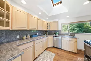 11526 3rd Ave NE, Seattle, WA 98125 - Photo 12