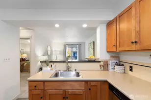 1909 10th Ave W, Seattle, WA 98119 - Photo 10