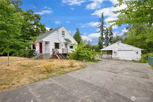 215 99th St E, Tacoma, WA 98445 - Photo 2