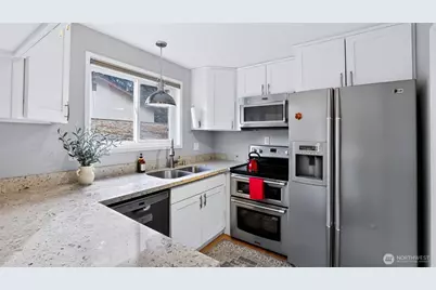 12523 SE 30th Street #2523, Bellevue, WA 98005 - Photo 8