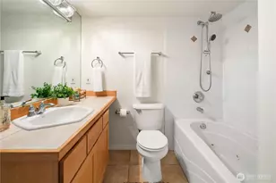 2038 Franklin Ave E, Seattle, WA 98102 - Photo 14