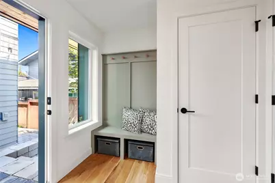 709 N 65th Street, Seattle, WA 98103 - Photo 2