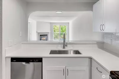 12740 NE 10th Place #E305, Bellevue, WA 98005 - Photo 16