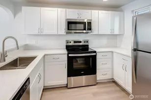 12740 NE 10th Pl, Bellevue, WA 98005 - Photo 8