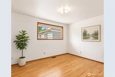 11549 N Park Avenue N, Seattle, WA 98133 - Photo 16