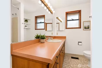 11549 N Park Avenue N, Seattle, WA 98133 - Photo 18
