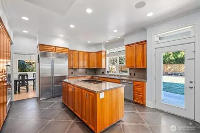 6030 Ann Arbor Avenue NE, Seattle, WA 98115 - Photo 10