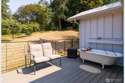 8015 Cultus Bay Road, Clinton, WA 98236 - Photo 32