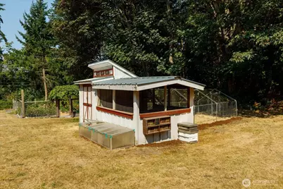 8015 Cultus Bay Road, Clinton, WA 98236 - Photo 36