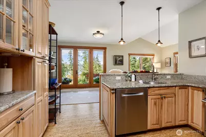 8015 Cultus Bay Road, Clinton, WA 98236 - Photo 10