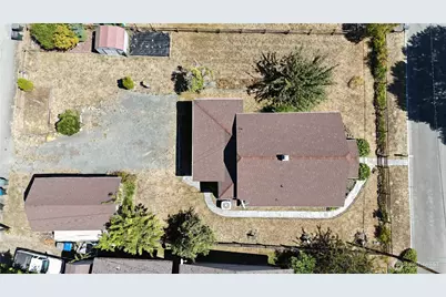 215 W Motor Avenue, Port Angeles, WA 98362 - Photo 2