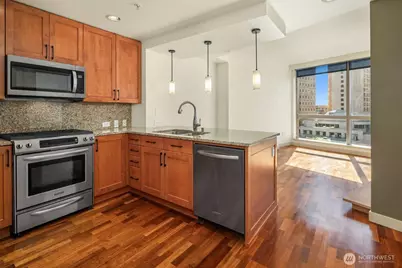 10610 NE 9th Place #903, Bellevue, WA 98004 - Photo 4