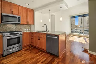 10610 NE 9th Pl, Bellevue, WA 98004 - Photo 4