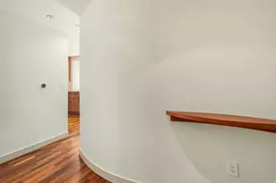 10610 NE 9th Pl, Bellevue, WA 98004 - Photo 2