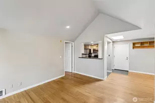 5901 Phinney Ave N, Seattle, WA 98103 - Photo 4