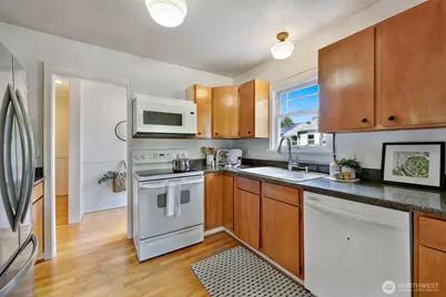 9207 47th Avenue SW, Seattle, WA 98136 - Photo 8