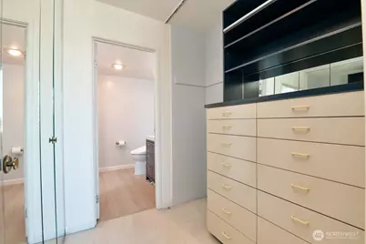 4540 8th Avenue NE #1605, Seattle, WA 98105 - Photo 16
