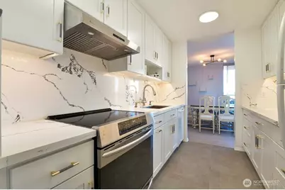 4540 8th Avenue NE #1605, Seattle, WA 98105 - Photo 4