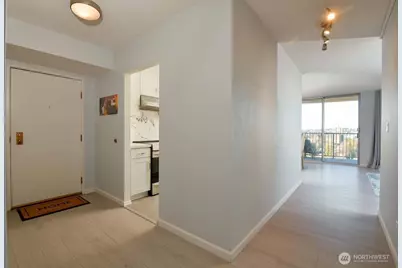 4540 8th Avenue NE #1605, Seattle, WA 98105 - Photo 2