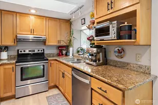 1331 N 121st St, Seattle, WA 98133 - Photo 8