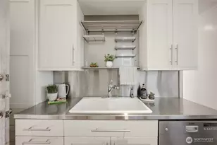 113 NE 60th St, Seattle, WA 98115 - Photo 12