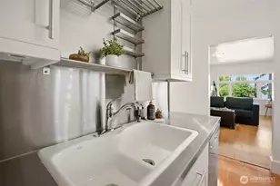 113 NE 60th St, Seattle, WA 98115 - Photo 18