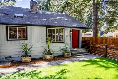 13734 Stone Avenue N, Seattle, WA 98133 - Photo 1