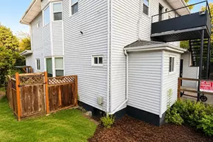 815 15th Ave E, Seattle, WA 98112 - Photo 4
