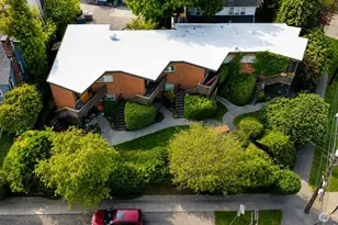 3261 Fuhrman Ave E, Seattle, WA 98102 - Photo 2