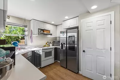 100 S 28th Street, Mount Vernon, WA 98274 - Photo 8