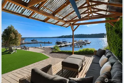 4889 Forest Avenue SE, Mercer Island, WA 98040 - Photo 2