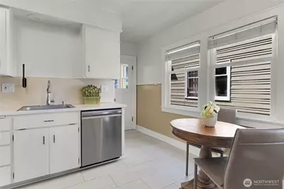 1915 Dexter Avenue N, Seattle, WA 98109 - Photo 10