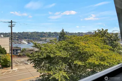 1915 Dexter Avenue N, Seattle, WA 98109 - Photo 30