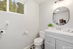 15814 Larch Way, Lynnwood, WA 98087 - Photo 16