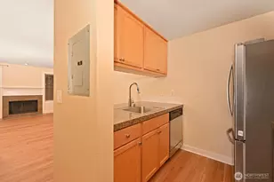 301 W Raye St, Seattle, WA 98119 - Photo 12