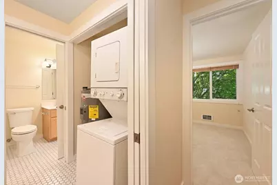 301 W Raye Street #106, Seattle, WA 98119 - Photo 24