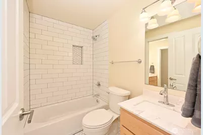 301 W Raye Street #106, Seattle, WA 98119 - Photo 20